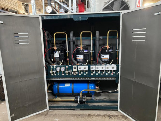 Центральная холодильная машина на базе компрессоров Copeland ZBD58+2xZB58 б/у Центральная холодильная машина на базе компрессоров Copeland ZBD58+2xZB58 б/у